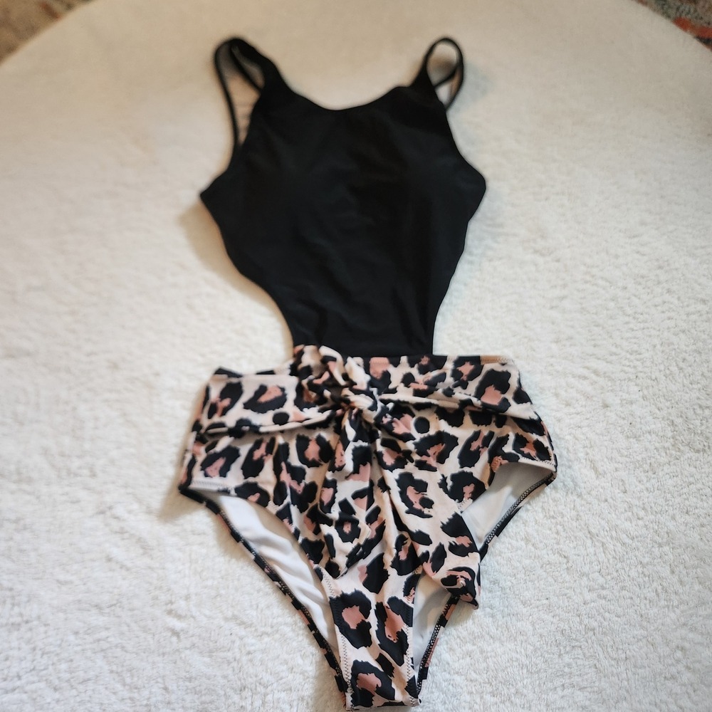 Unbranded Black and Animal Print Backless Swimsuit Women's Size Medium‎